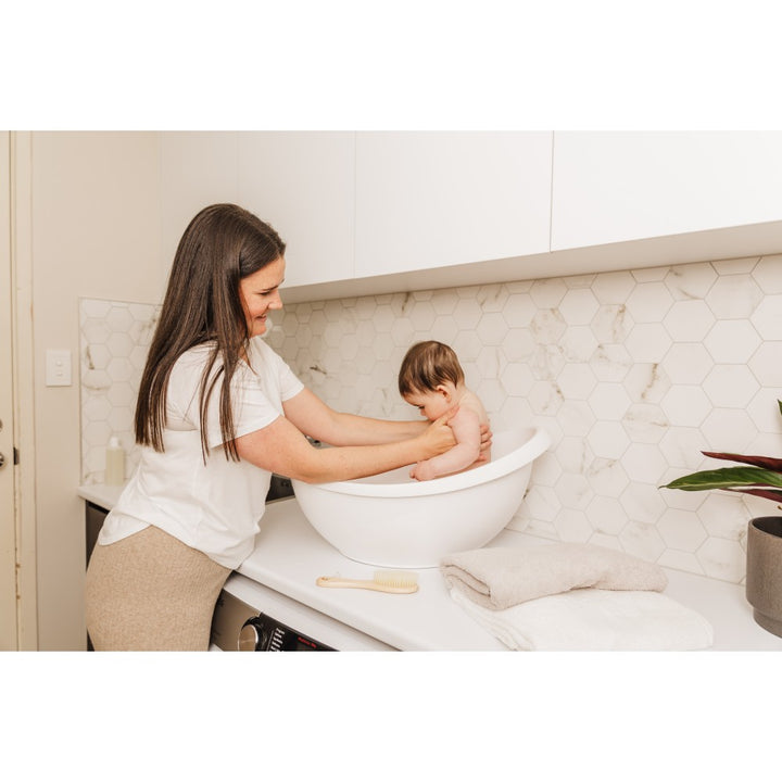 Bubble Baby Bath with Bath Seat - White