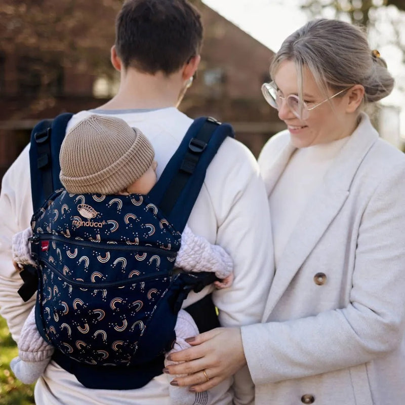 Manduca back outlet carry